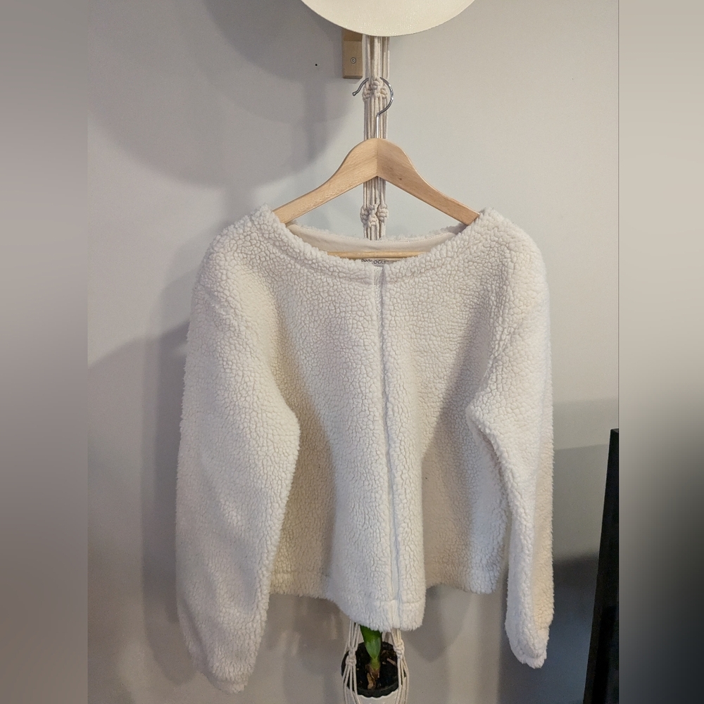 White fuzzy pullover - Picture 2 of 3